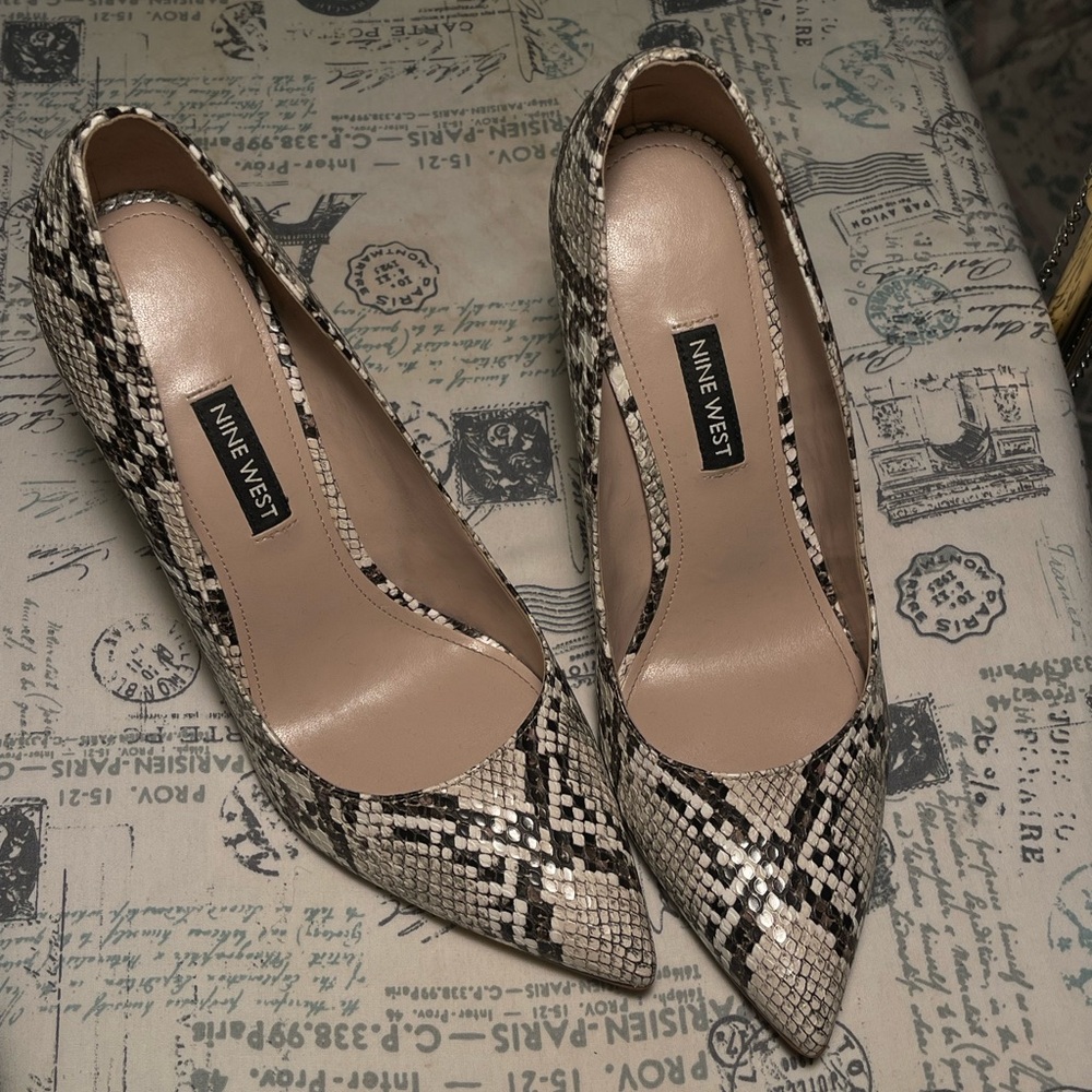 Nine West Black and Cream Snakeskin Heels